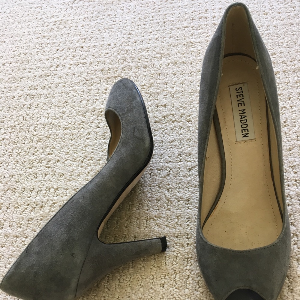 Grey suede Steve Masson 3” heels